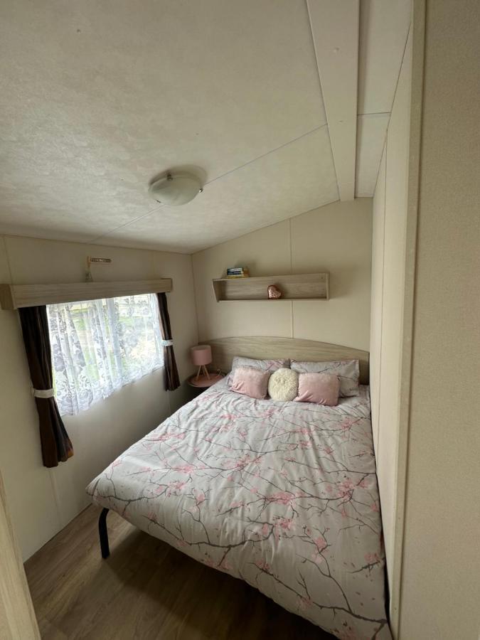 Angie'S Caravan At Seawick Hotel Saint Osyth Bagian luar foto